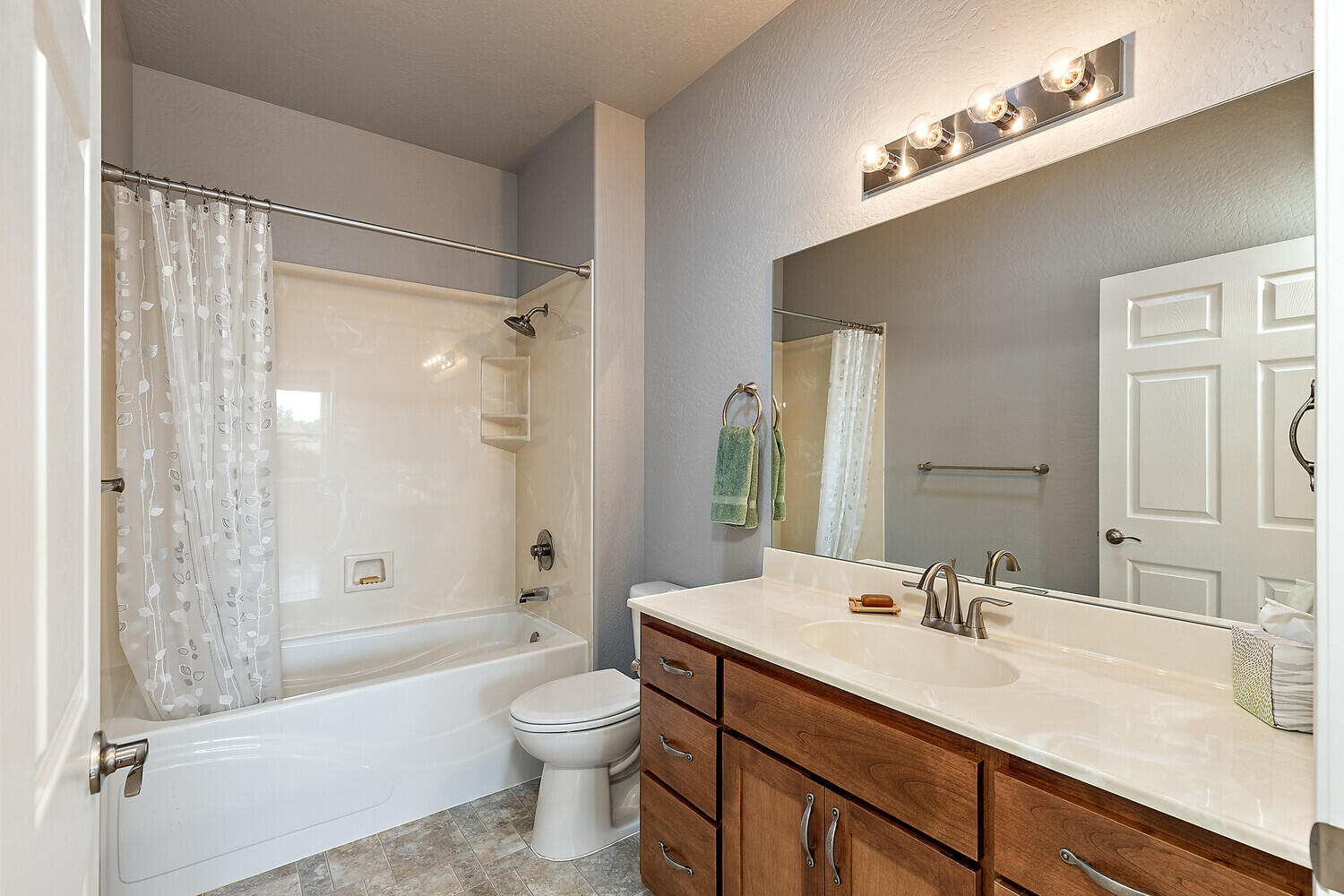 1080 Boulder Ridge Street Central Point, OR 97502 - Photo 23 of 33 23_BR_23_mls