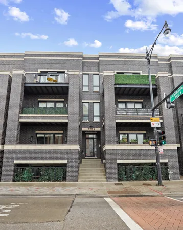 $950,000 | 2759 West Lawrence Avenue, Unit 1W, Chicago, IL 60625