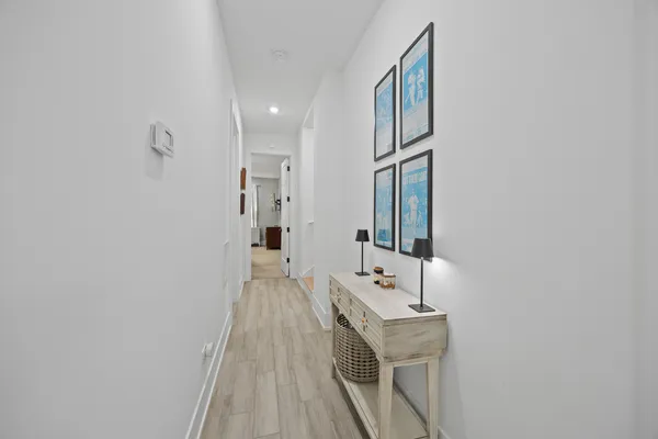 $950,000 | 2759 West Lawrence Avenue, Unit 1W, Chicago, IL 60625