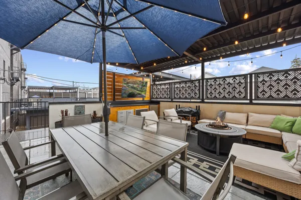 $950,000 | 2759 West Lawrence Avenue, Unit 1W, Chicago, IL 60625