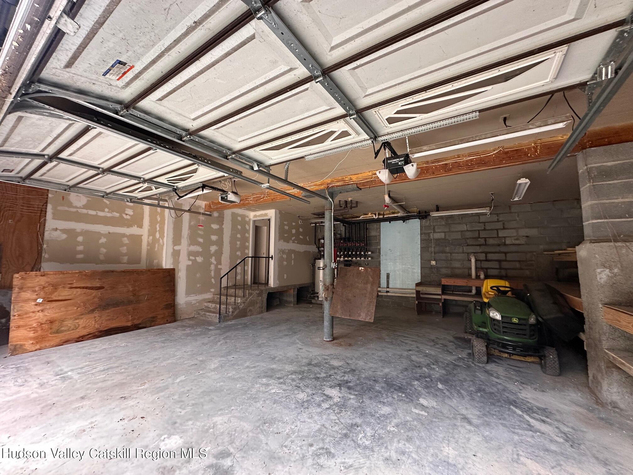 6 Riverbend Road Saugerties, NY 12477 - Photo 15 of 20 garage