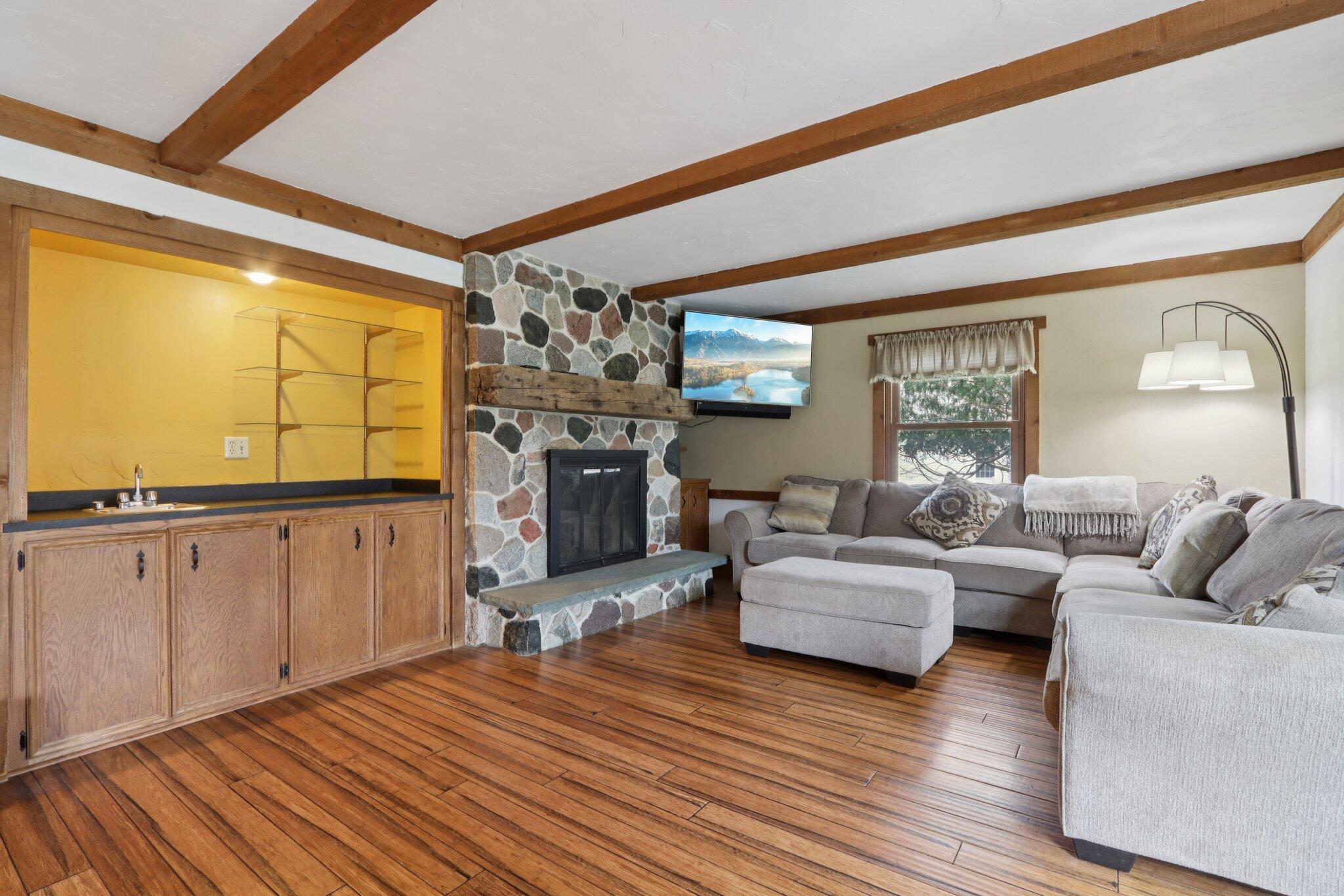 N61W29595 South Woodfield Road Merton, WI 53029 - Photo 6 of 44 Hardwoods in Fam Rm