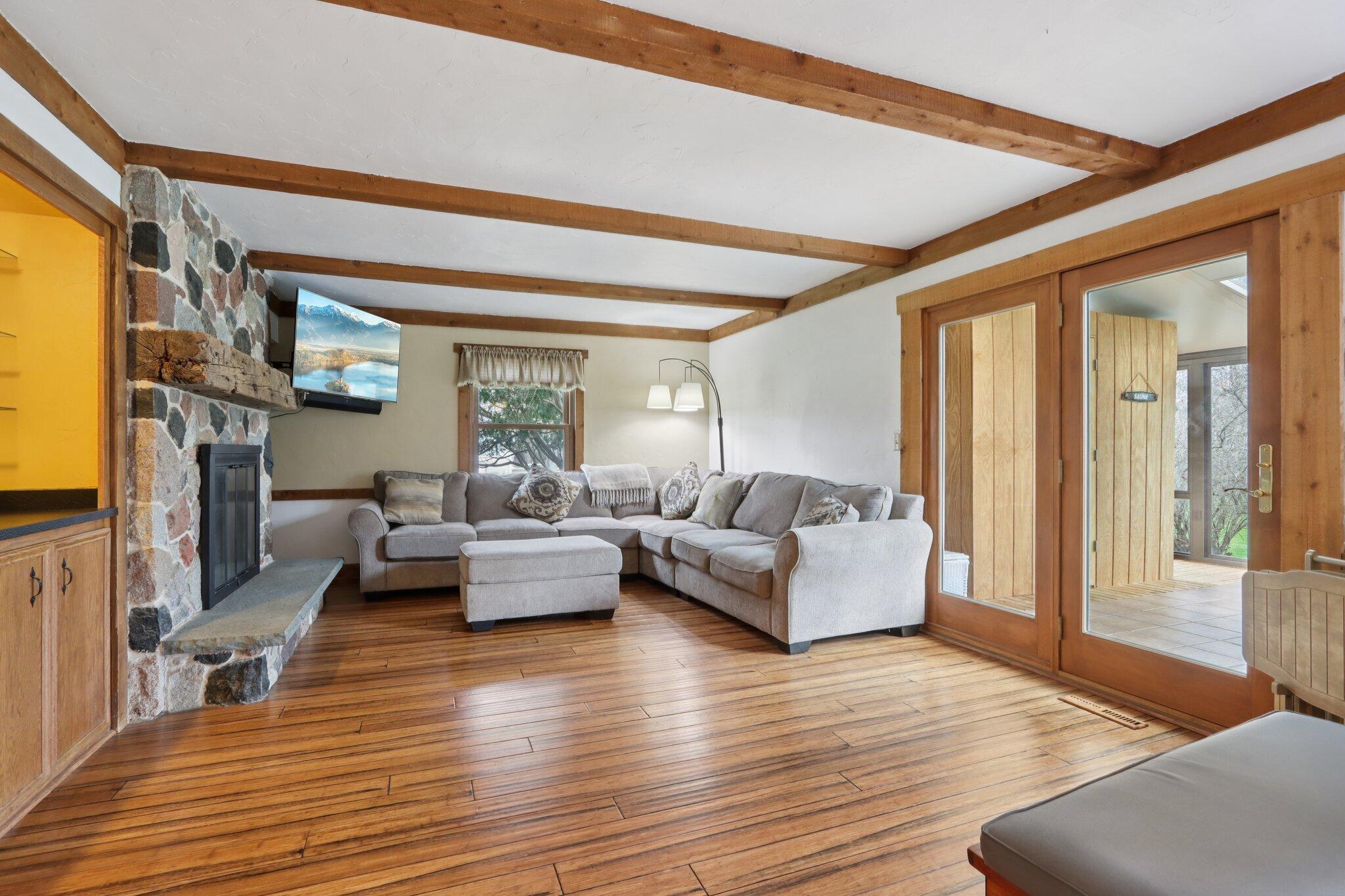 N61W29595 South Woodfield Road Merton, WI 53029 - Photo 7 of 44 Great space open area.