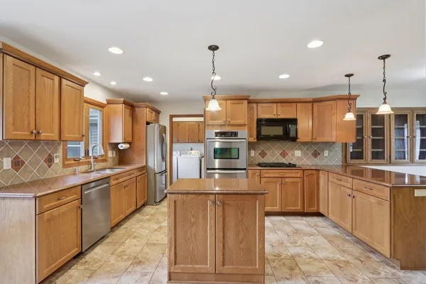 $699,900 | N61W29595 South Woodfield Road, Merton, WI 53029