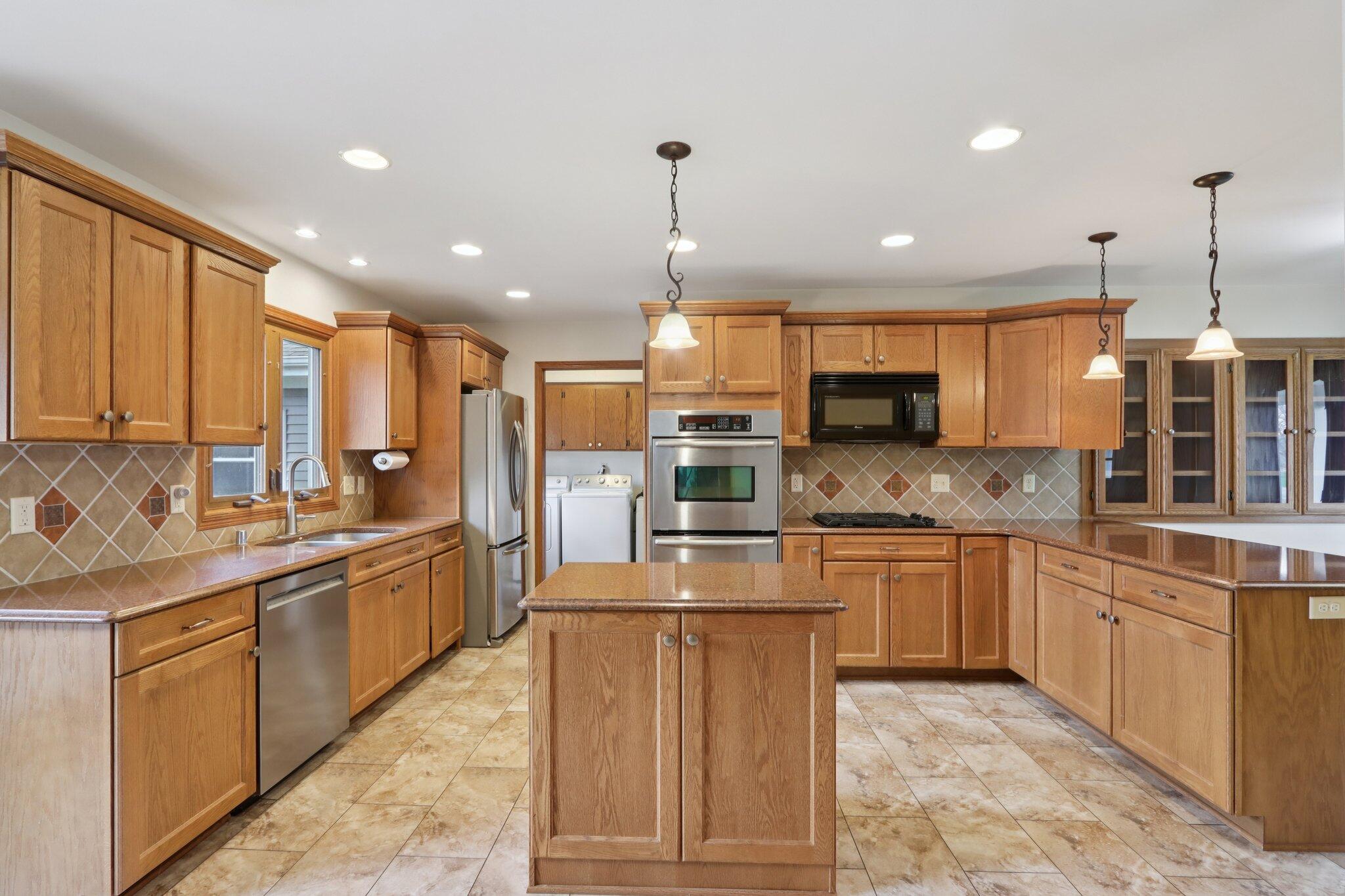 N61W29595 South Woodfield Road Merton, WI 53029 - Photo 9 of 44 Loads of counter space