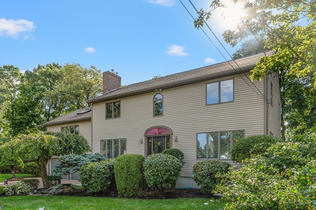 86 Ellsworth Road Peabody, MA 01960 - Photo 3 of 42 Gallery Image 3