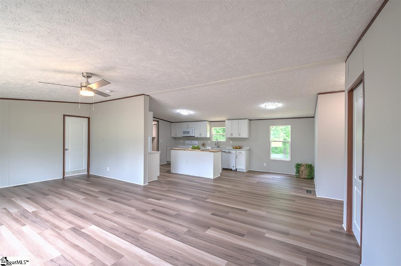206 Ridgefield Circle Easley, SC 29640 - Photo 3 of 33