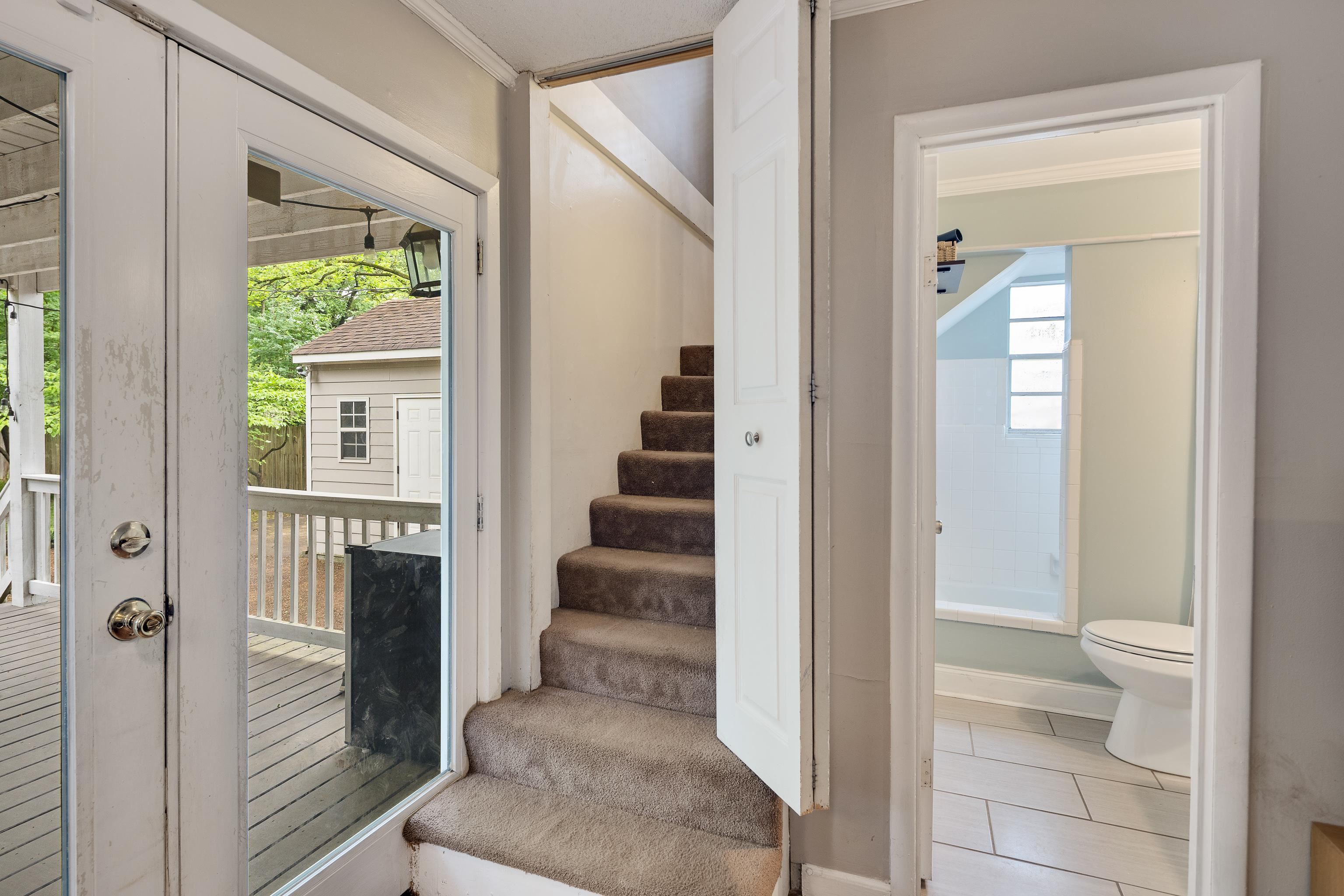 555 South Holmes Street Memphis, TN 38111 - Photo 23 of 40 a view of a hallway with wooden floor and entryway