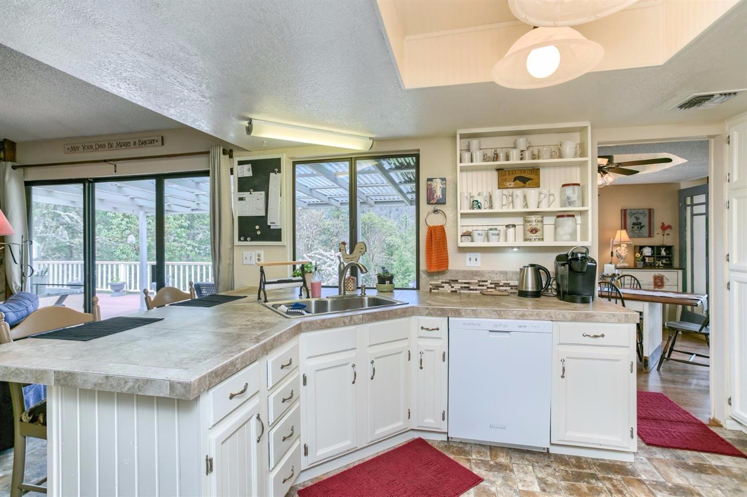 555 Keen Road Grants Pass, OR 97527 - Photo 6 of 35 Kitchen with View!