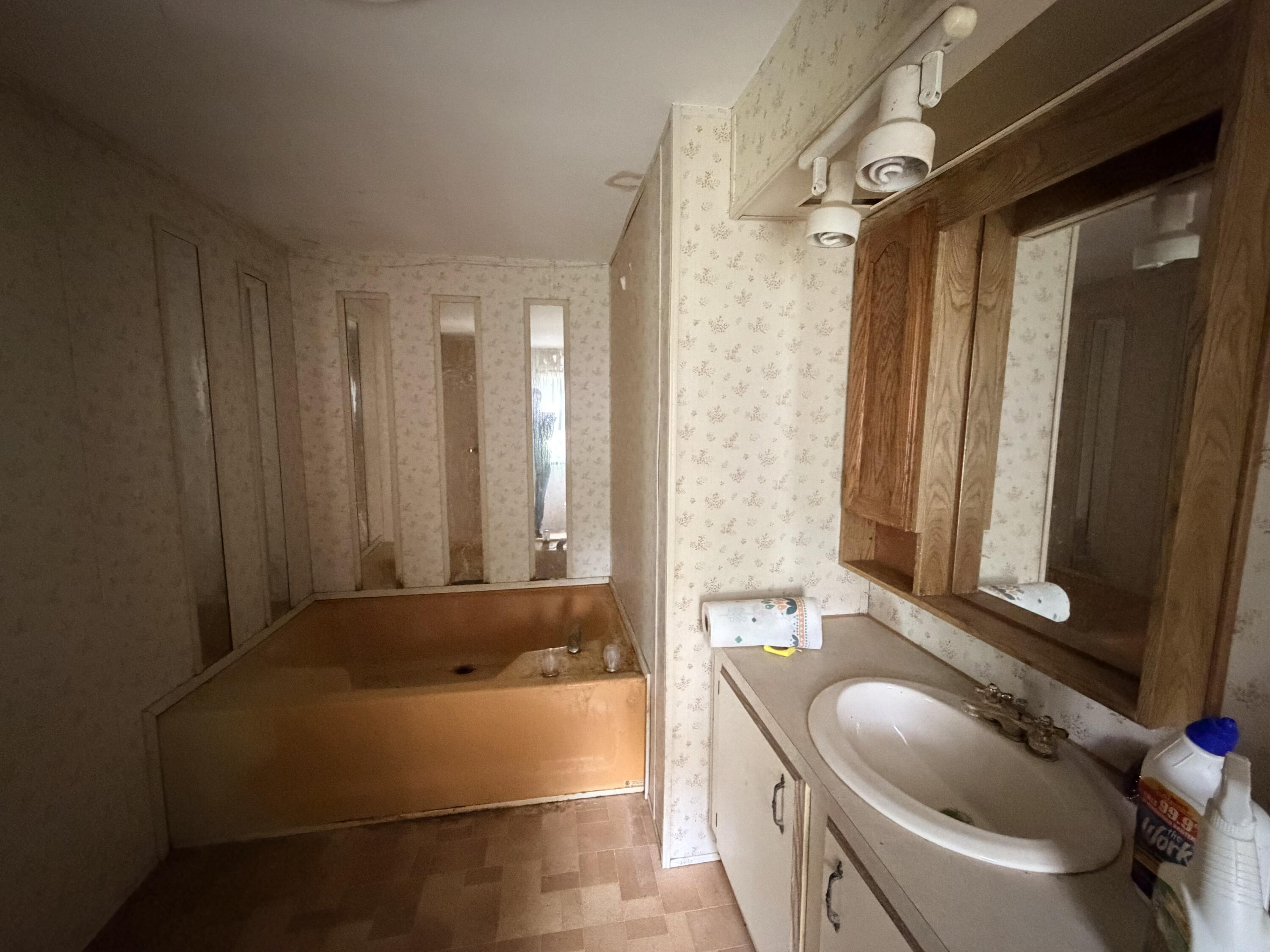 1734 East Wilson Road Custer, MI 49405 - Photo 13 of 24 Bathroom off of adjoined primary