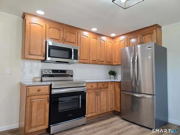 $499,900 | 140 Willow Street, Cheshire, CT 06410