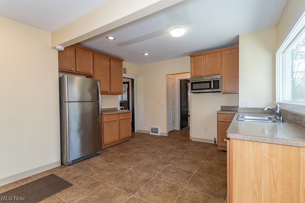 29396 Detroit Road Westlake, OH 44145 - Photo 17 of 30