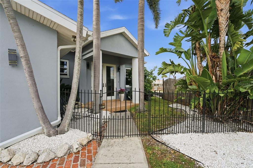 16115 4th Street East Redington Beach, FL 33708 - Photo 5 of 45
