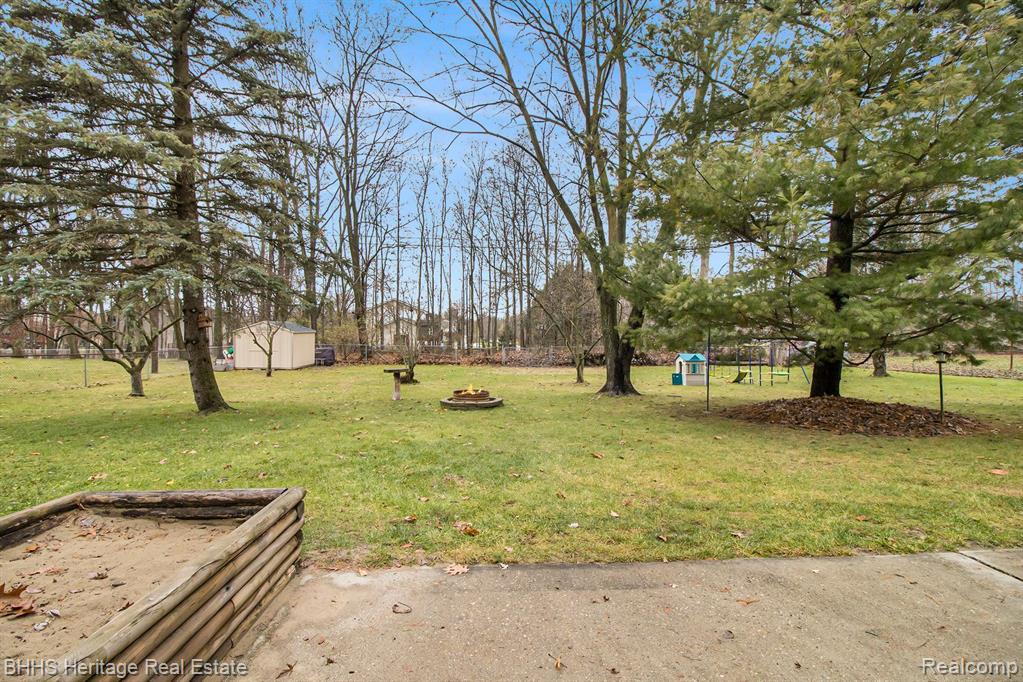 1217 Oakcrest Road Howell, MI 48843 - Photo 32 of 36