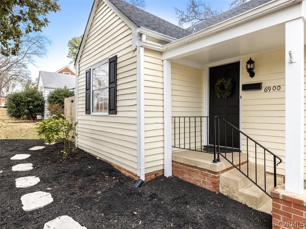 6900 Three Chopt Road Richmond, VA 23226 - Photo 4 of 33 Front Porch