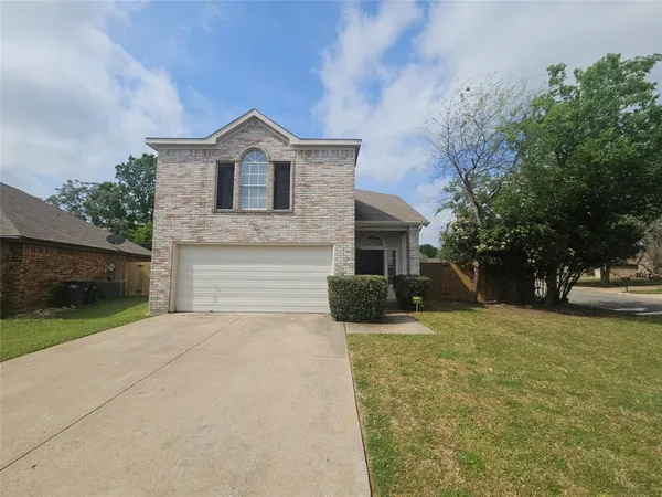 $2,000 | 9100 Cranwell Court, Fort Worth, TX 76134