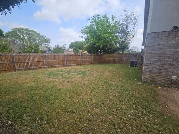 $2,000 | 9100 Cranwell Court, Fort Worth, TX 76134