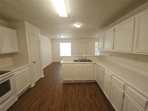 $2,000 | 9100 Cranwell Court, Fort Worth, TX 76134