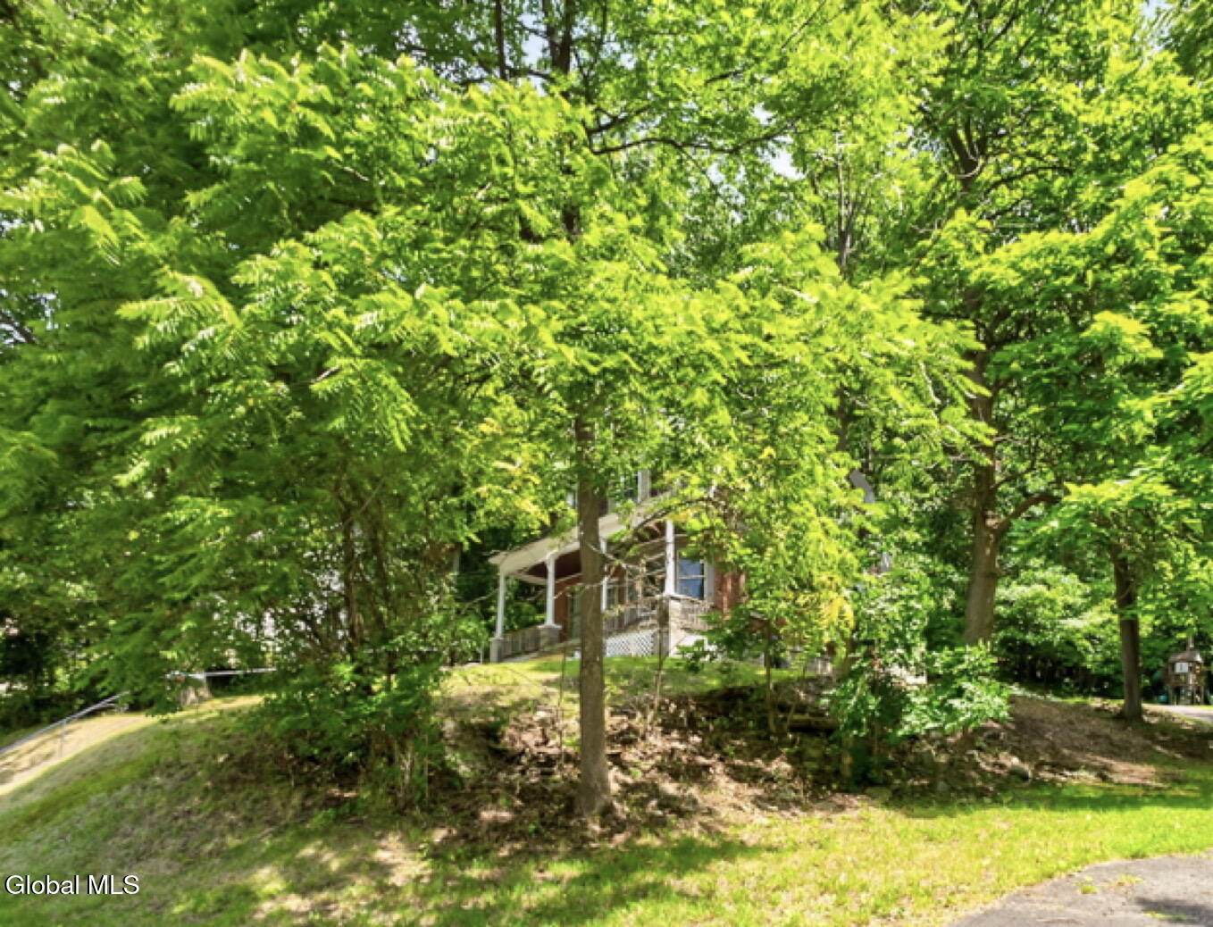 17 Northampton Road Amsterdam, NY 12010 - Photo 3 of 43 0 Front 3