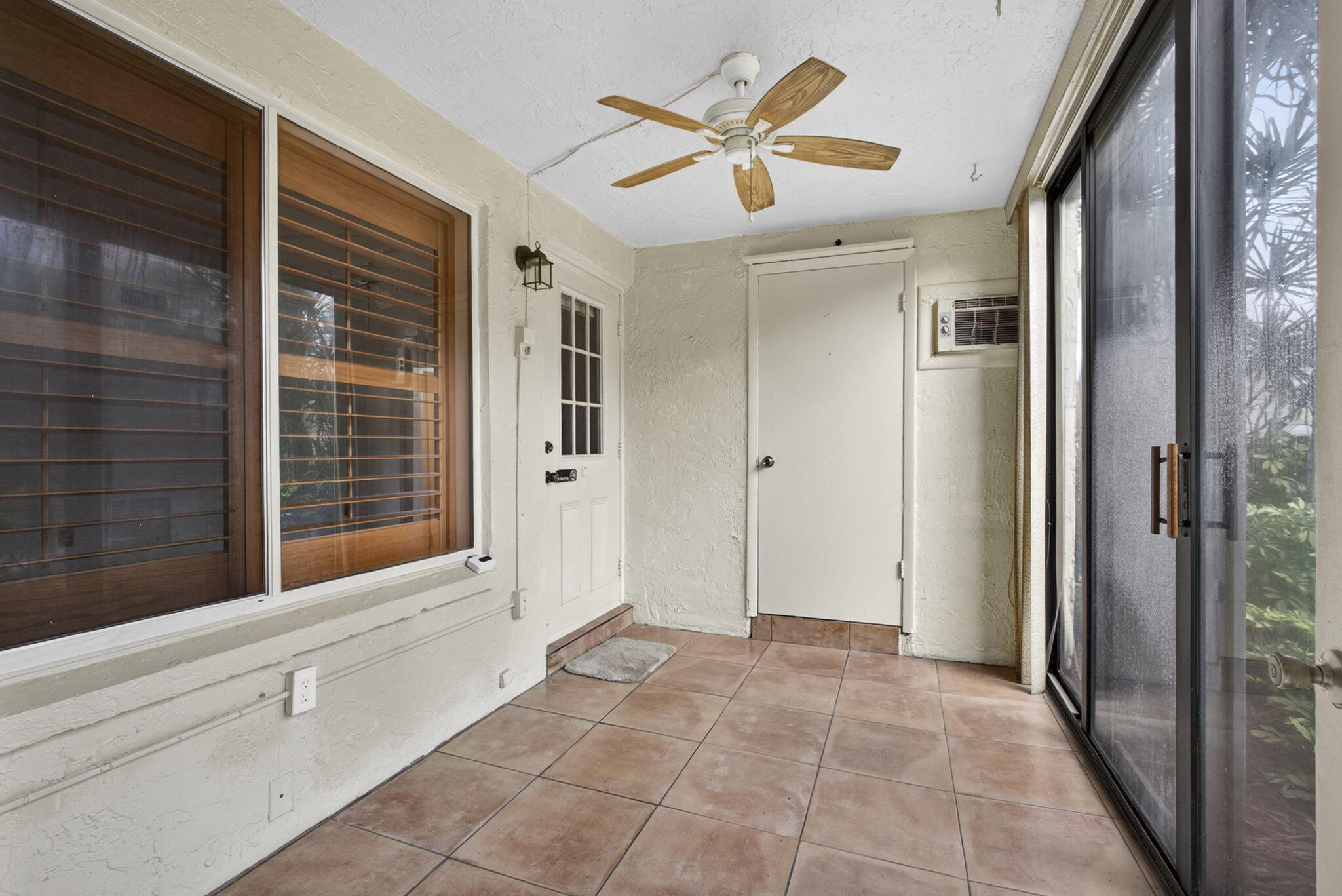 315 Pine Ridge Circle, Unit D1 Greenacres, FL 33463 - Photo 6 of 43 6-web-or-mls-BS1A5007