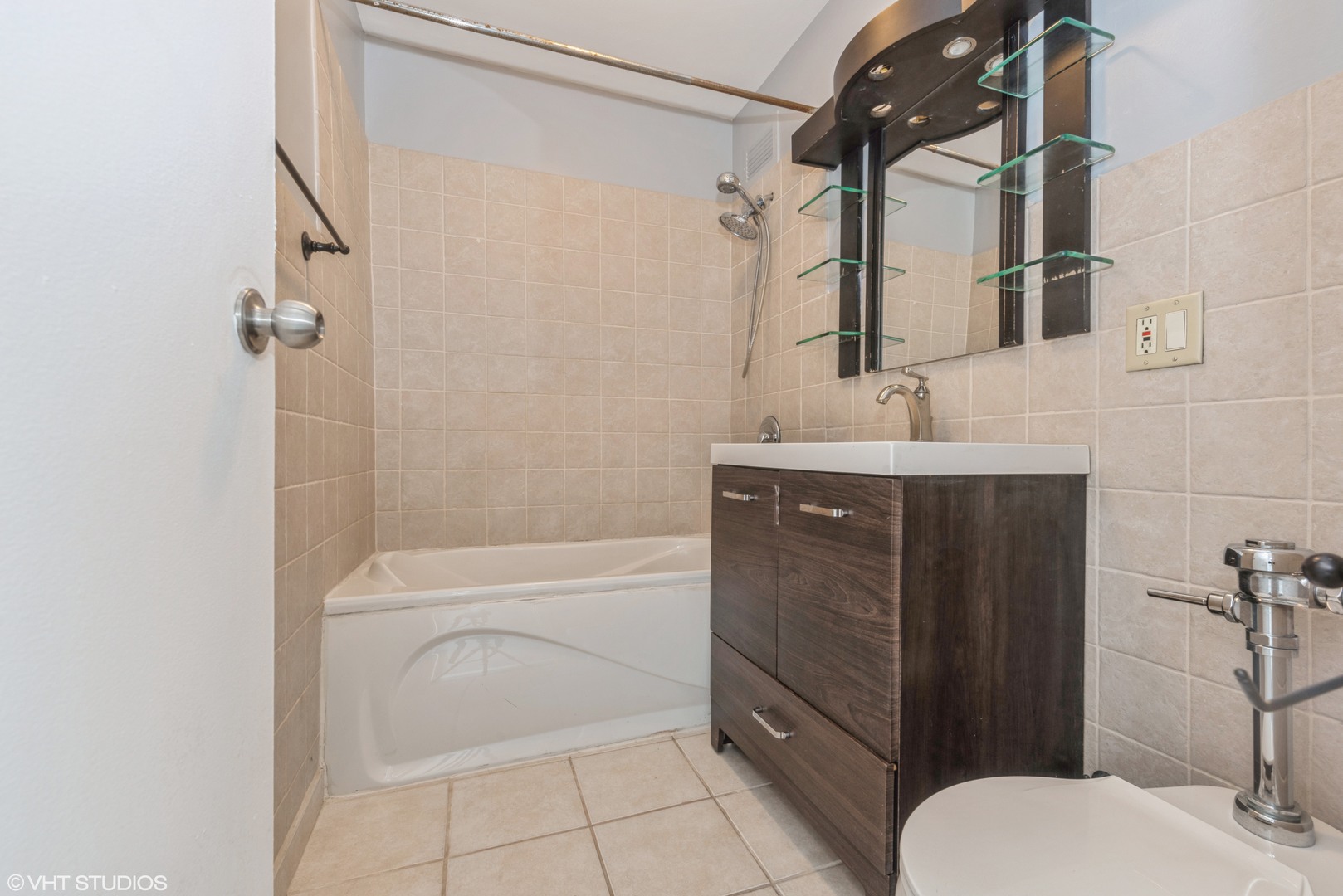 6157 North Sheridan Road, Unit 25L Chicago, IL 60660 - Photo 10 of 12