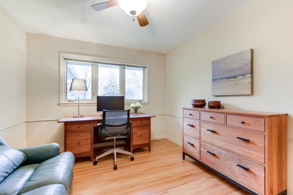 140 Gleahaven Road Wayzata, MN 55391 - Photo 15 of 24 Gallery Image 15