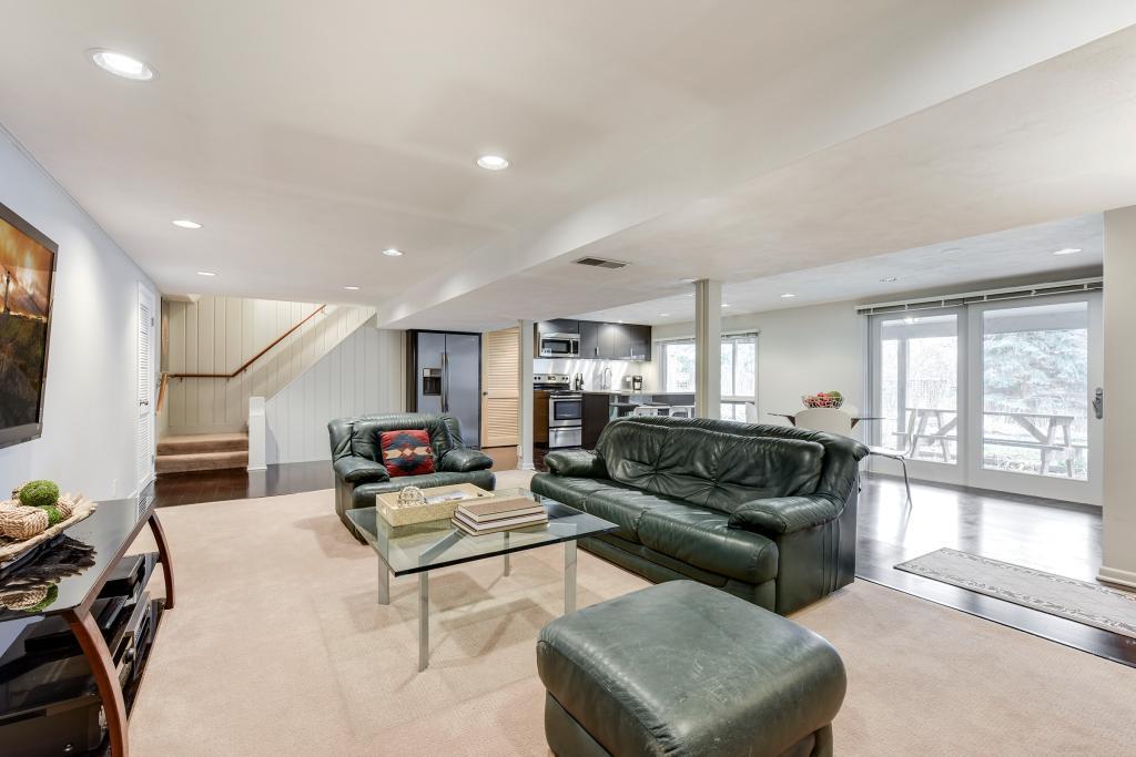 140 Gleahaven Road Wayzata, MN 55391 - Photo 16 of 24 Gallery Image 16