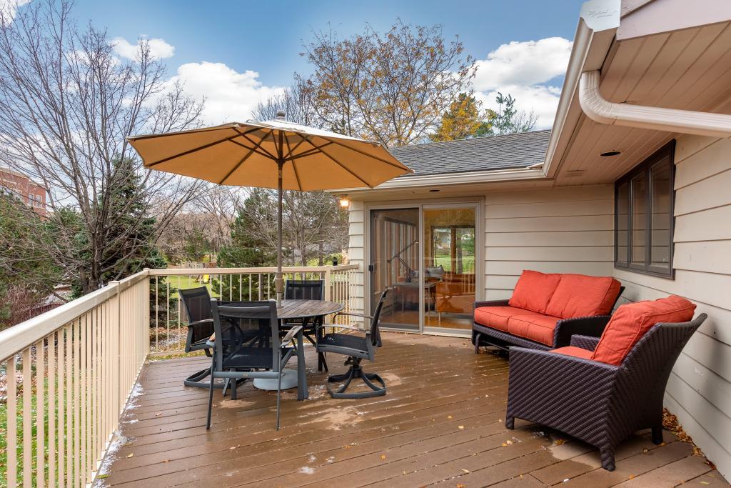 140 Gleahaven Road Wayzata, MN 55391 - Photo 24 of 24 Gallery Image 24