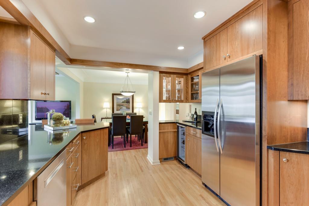 140 Gleahaven Road Wayzata, MN 55391 - Photo 8 of 24 Gallery Image 8