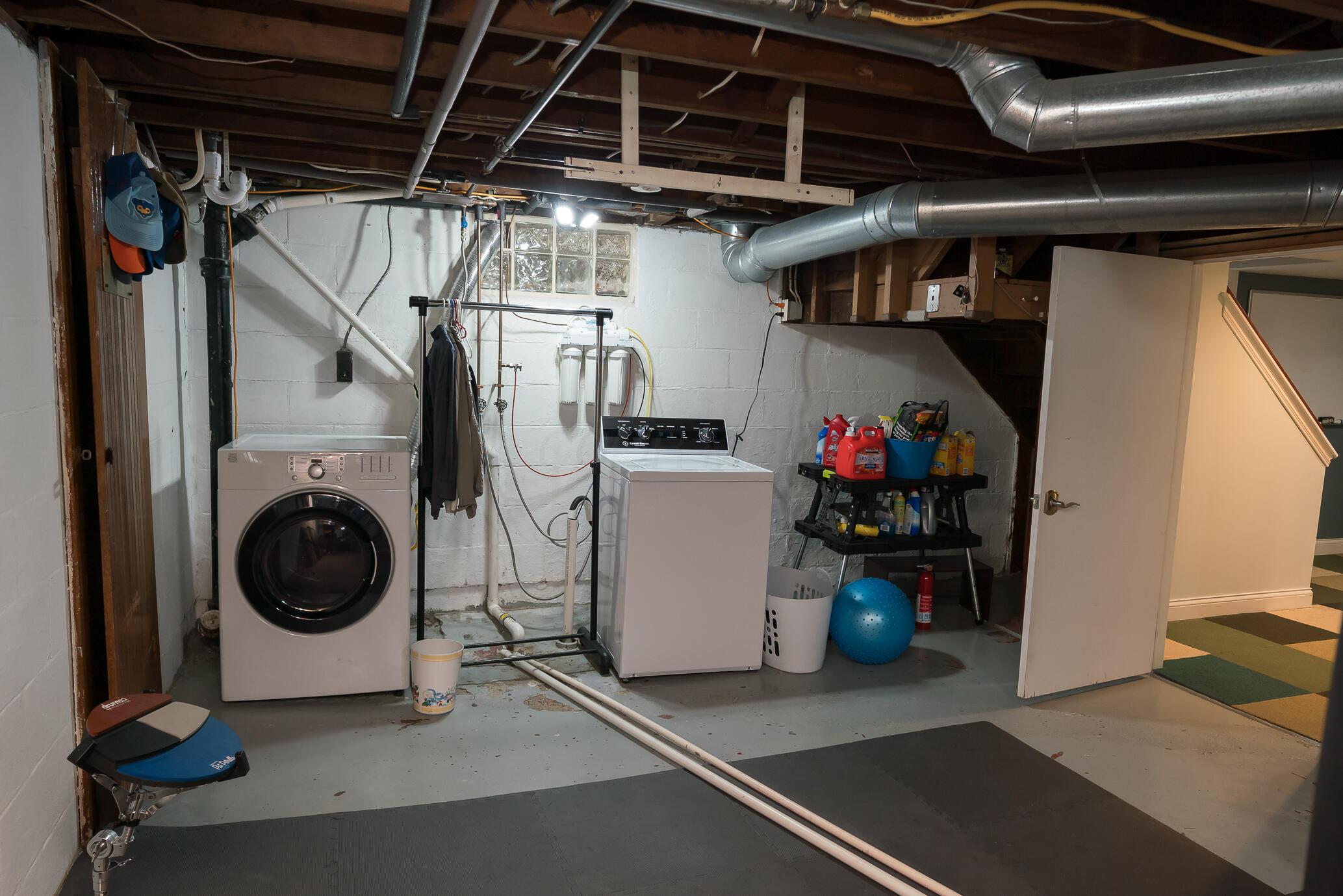 459 Tibet Road Columbus, OH 43202 - Photo 37 of 42 Laundry room