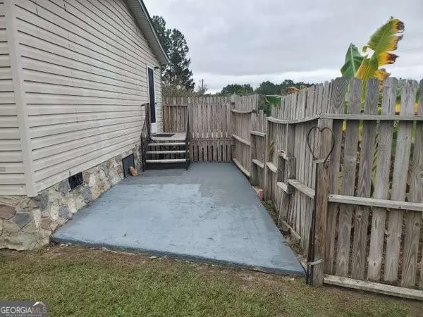 a view of a back yard of the house