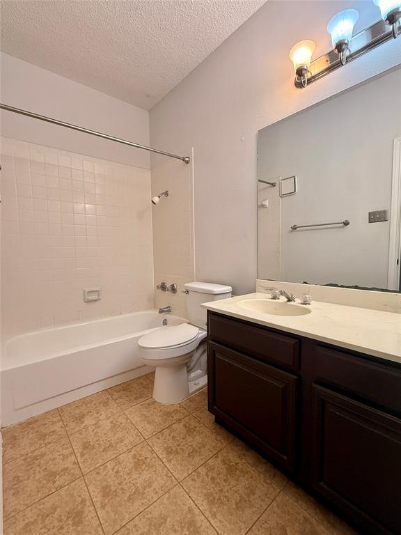 14277 Preston Road, Unit 512 Dallas, TX 75254 - Photo 4 of 8 a bathroom with a sink a toilet and bathtub