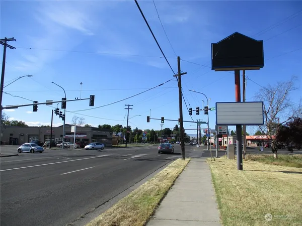 $8,480 | 412 South 9th Avenue, Walla Walla, WA 99362