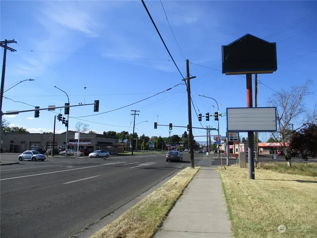 a view of street with sitting area