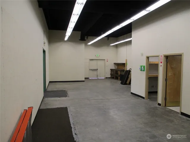 a view of a livingroom with an empty space