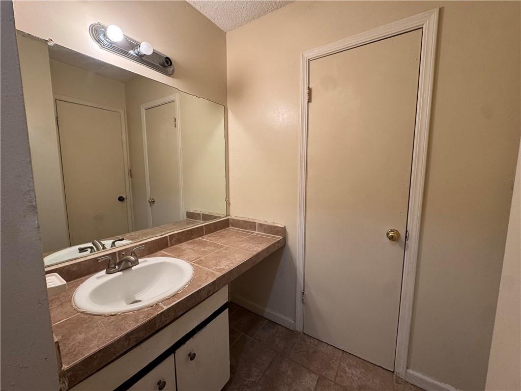 5140 Highpoint Road Union City, GA 30291 - Photo 7 of 13