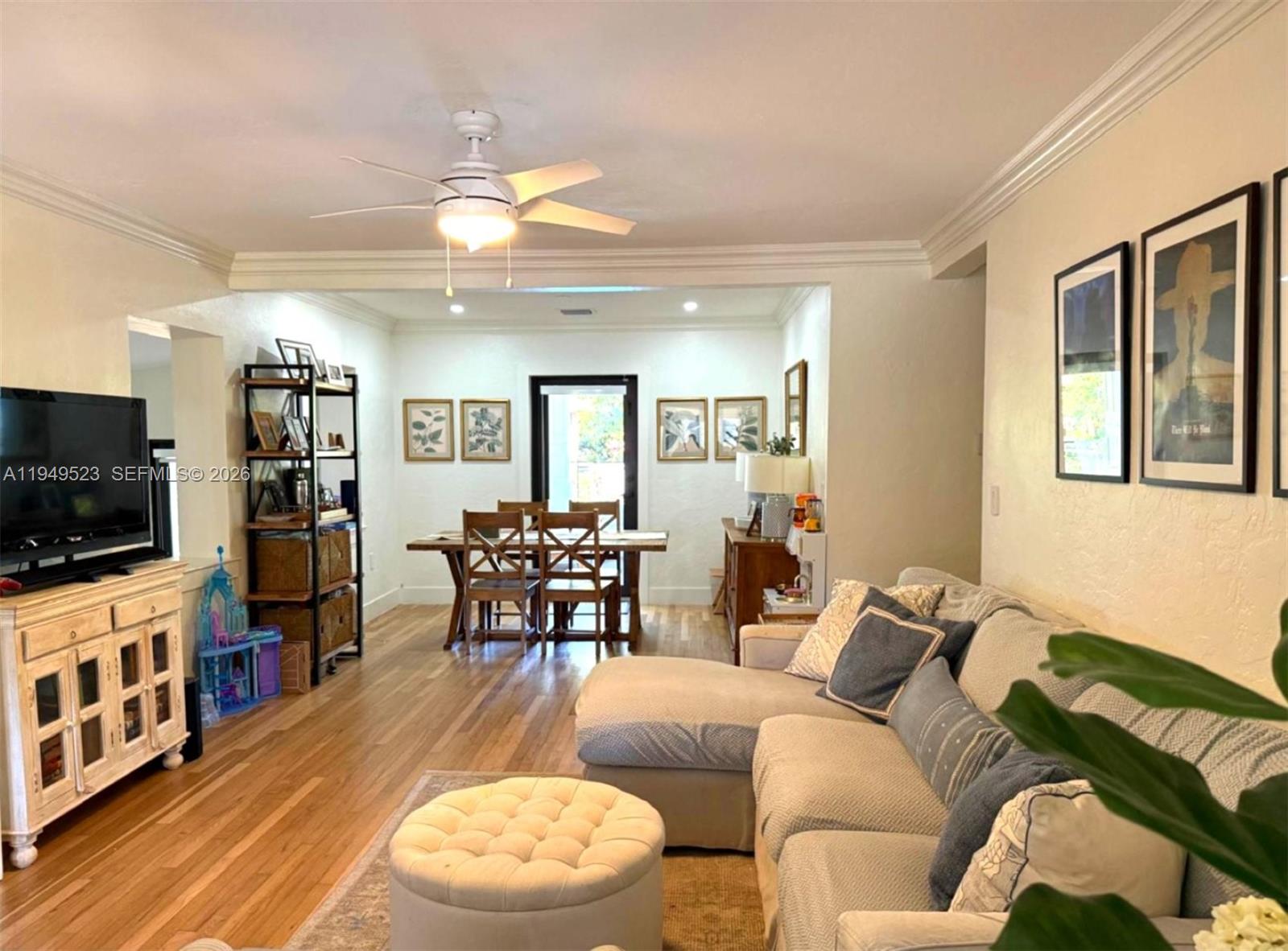 5827 Southwest 29th Street Miami, FL 33155 - Photo 5 of 21 Living Room.