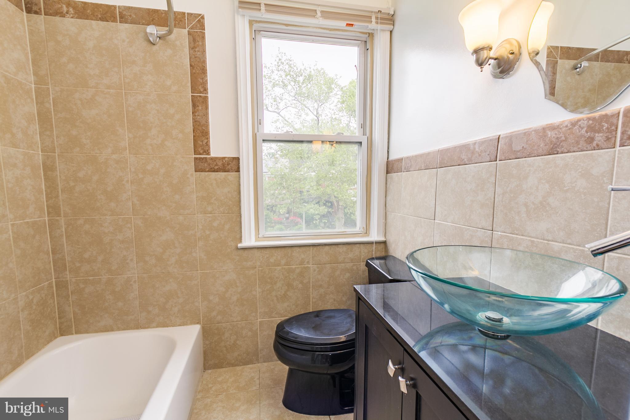 1225 Ramblewood Road Baltimore, MD 21239 - Photo 14 of 28 Bath
