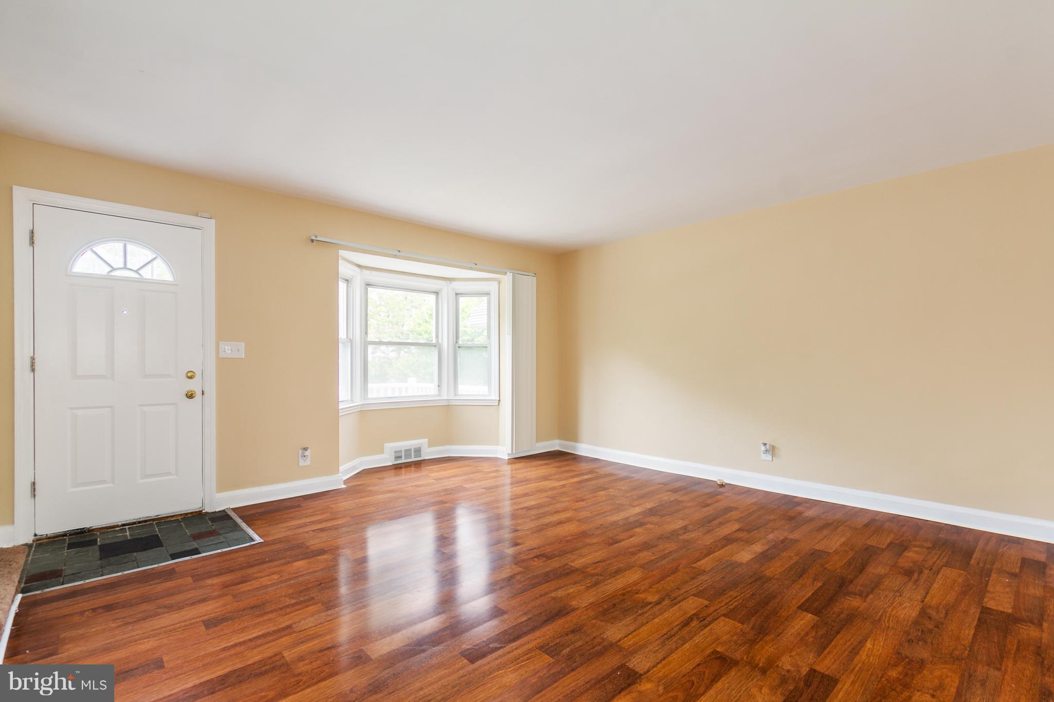 1225 Ramblewood Road Baltimore, MD 21239 - Photo 5 of 28 Living Room