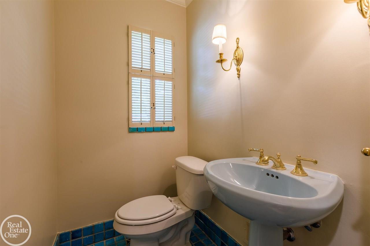 75 Handy Road Grosse Pointe, MI 48236 - Photo 6 of 46 50047805-5.JPG