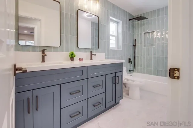 a view of a back yard of the house