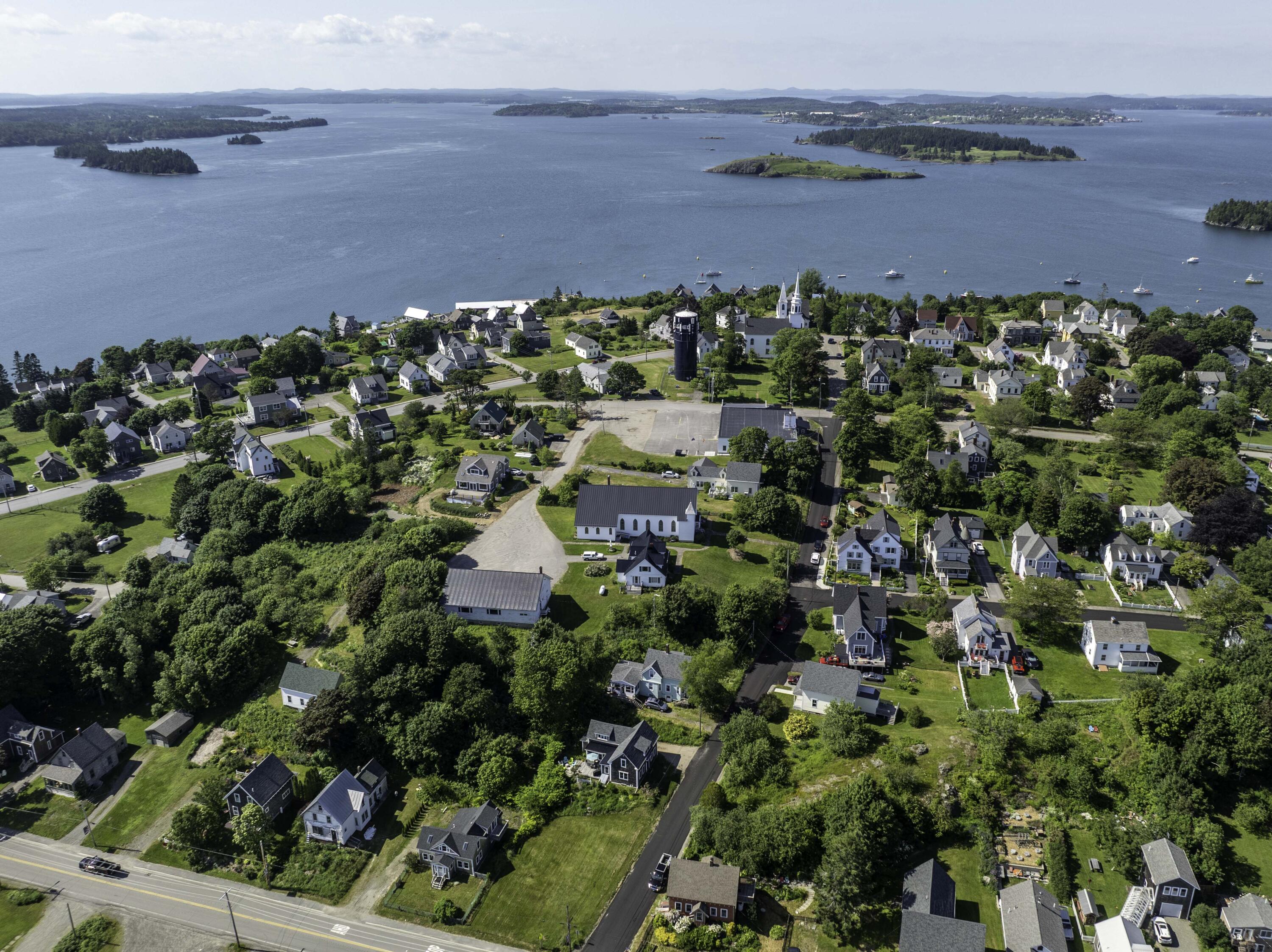 53 Washington Street Lubec, ME 04652 - Photo 3 of 28 53 Washington Street, Lube