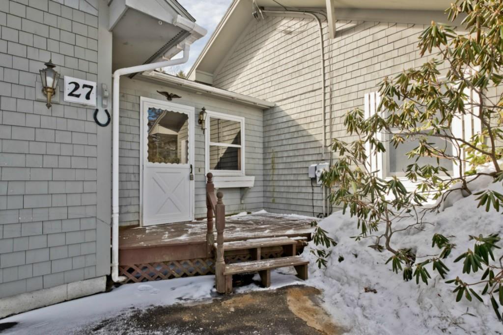 27 Old County Road Freeport, ME 04032 - Photo 2 of 34 Front Entrance