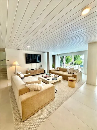 $25,000 | 8300 Hawthorne Avenue, Miami Beach, FL 33141