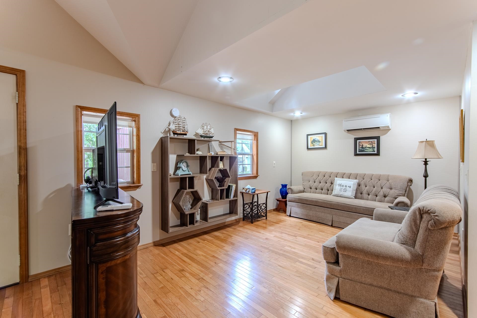 23 Old Ferry Road Bath Springs, TN 38311 - Photo 22 of 40 a living room with furniture and wooden floor