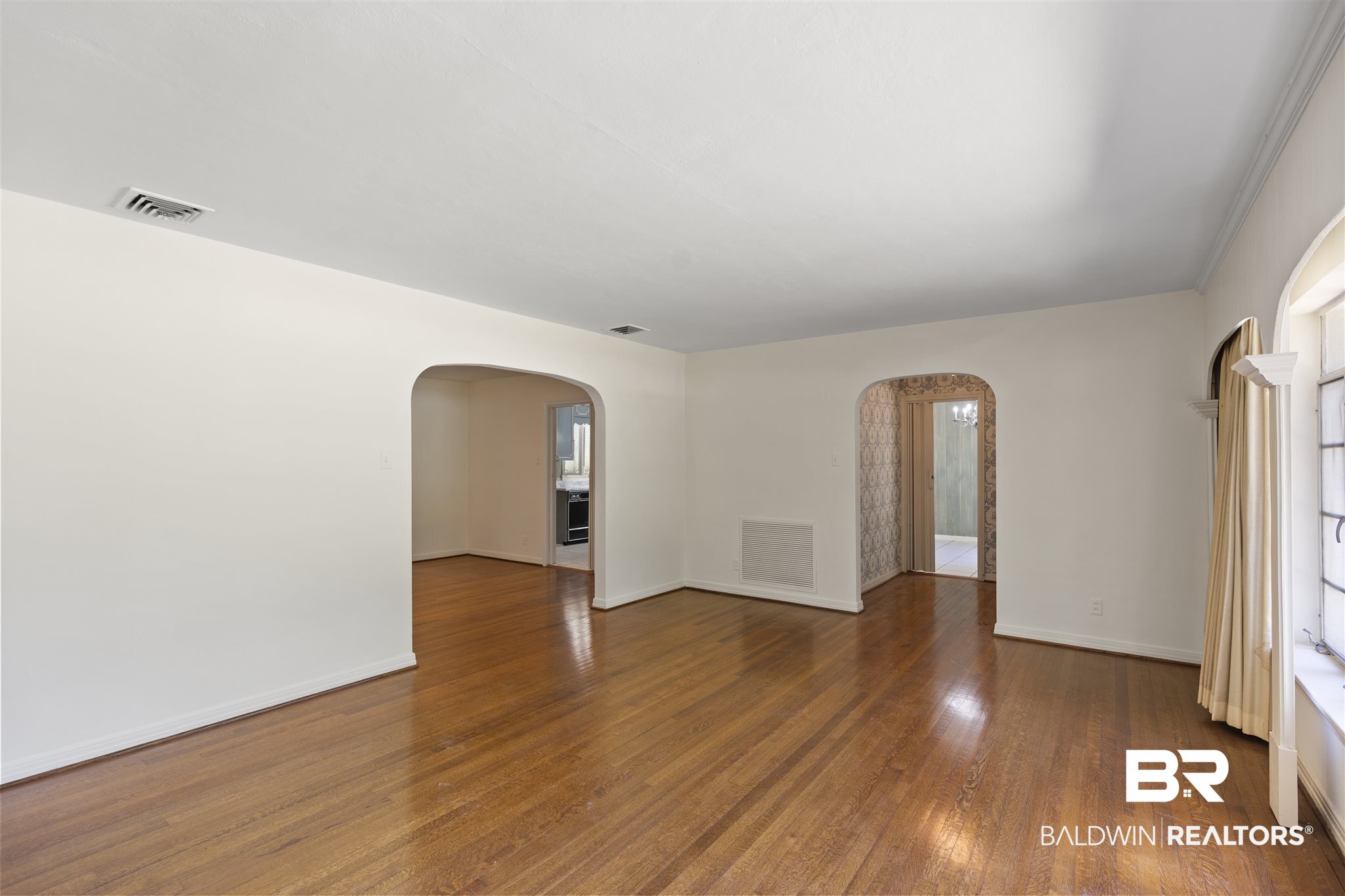 3855 Mountain Drive Mobile, AL 36693 - Photo 9 of 35 Living Room