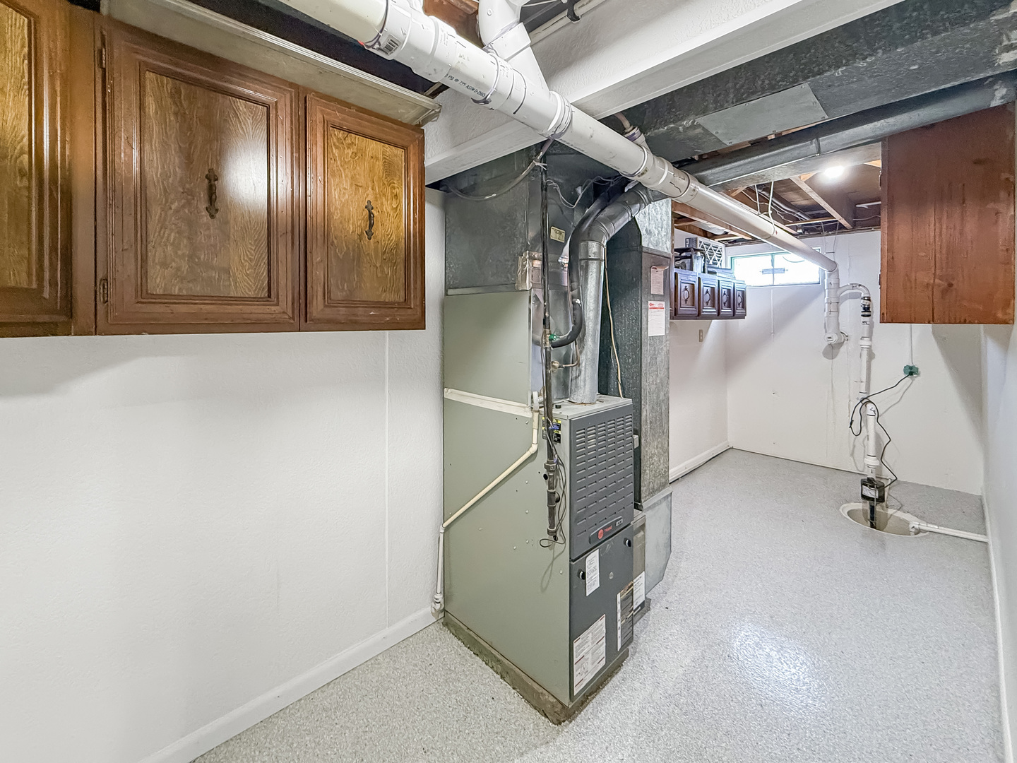 1165 North Henderson Road Freeport, IL 61032 - Photo 20 of 26 a view of an entryway