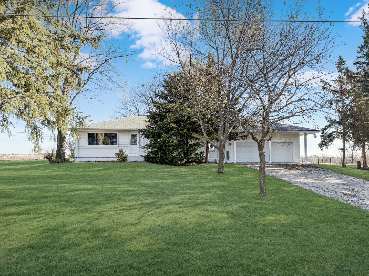 1165 North Henderson Road Freeport, IL 61032 - Photo 2 of 26 a front view of a house with a garden