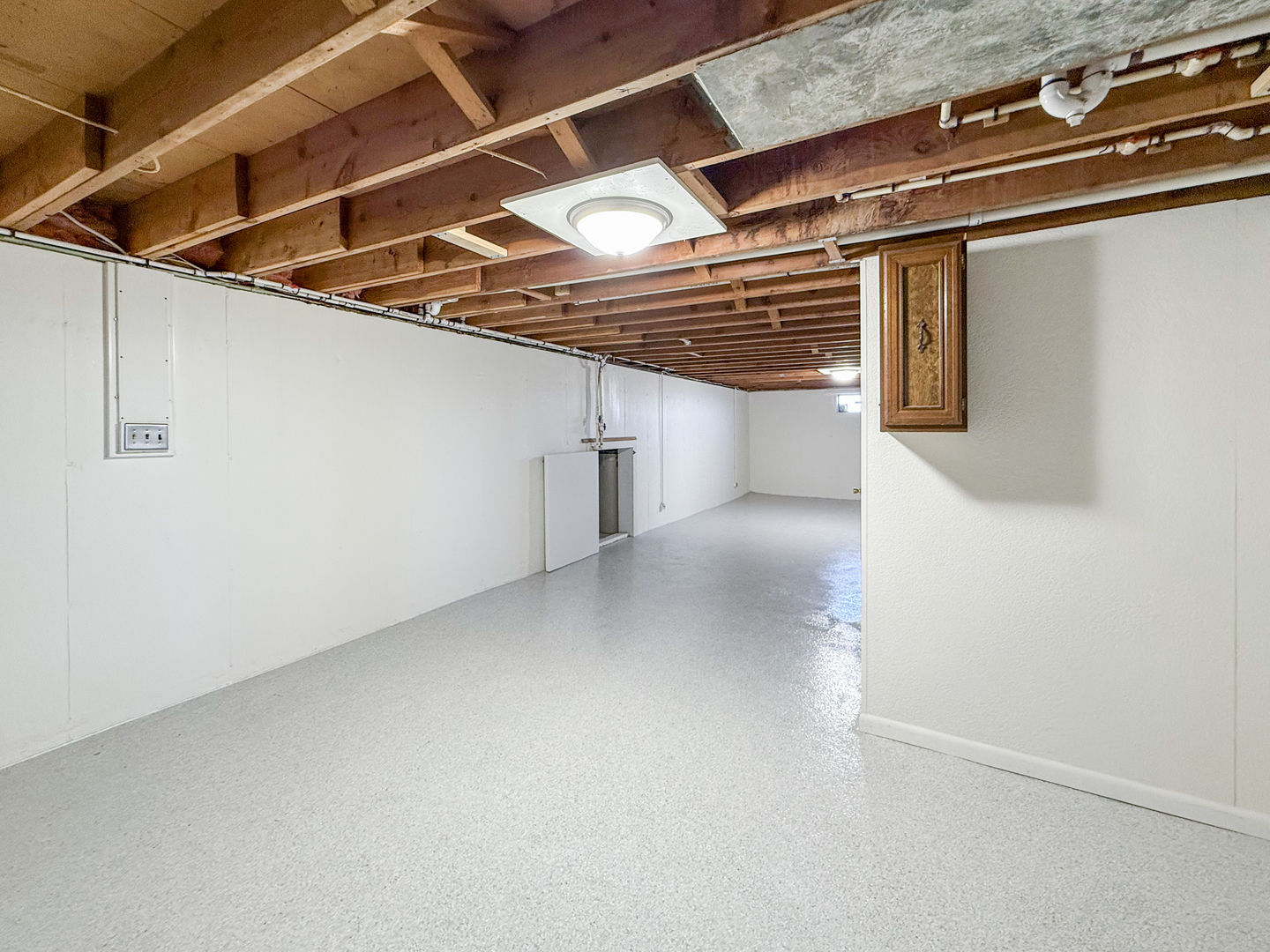 1165 North Henderson Road Freeport, IL 61032 - Photo 21 of 26 a view of an empty room