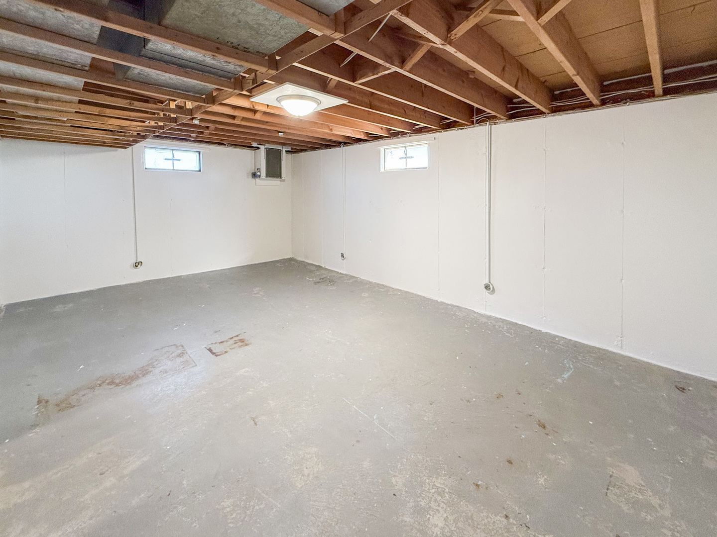 1165 North Henderson Road Freeport, IL 61032 - Photo 24 of 26 a view of a room with an empty space